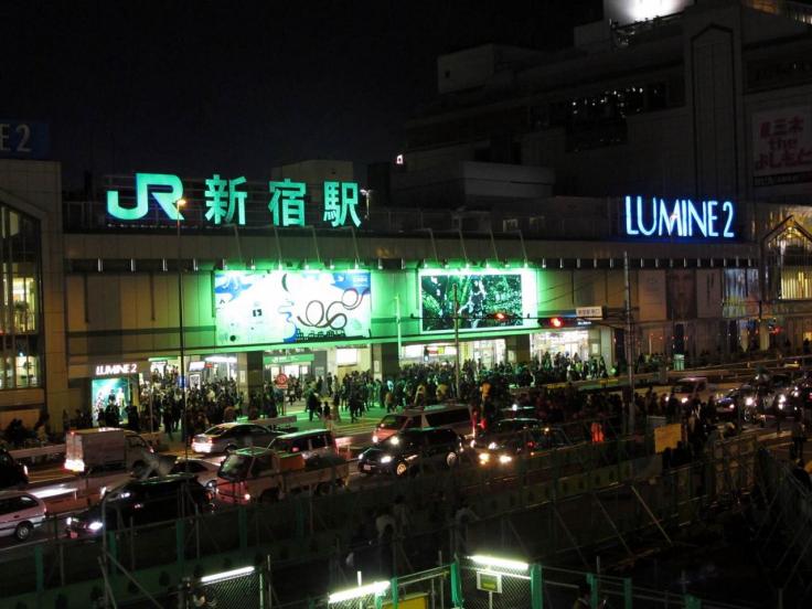 shinjuku_station_south_exit_night